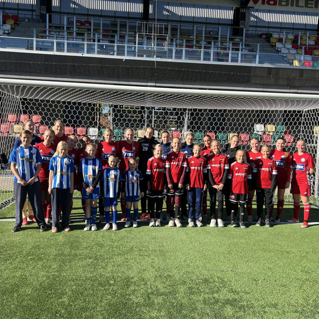 Holdbillede med SIF Qs seniorkvinder og piger fra Sorring og Fårvang