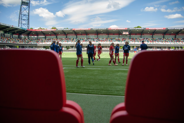 Kig ind på Jysk Park hvor SIF Qs kvinder varmer op