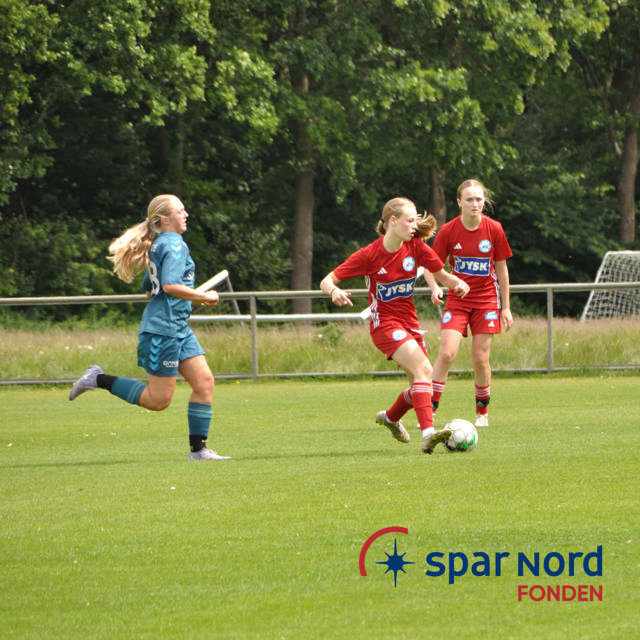 SIF Q piger og Spar Nord Fonden Logo